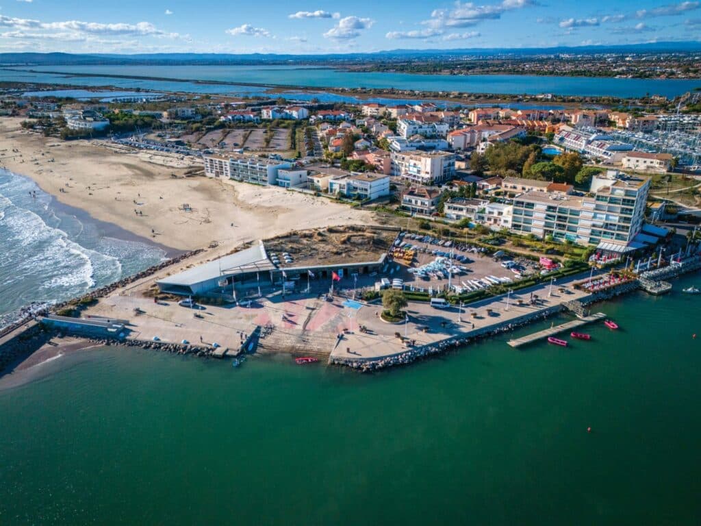 Vue aérienne du club de voile Carnon Mauguio YCMC